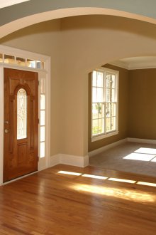 Дизайн на коридор с голяма арка