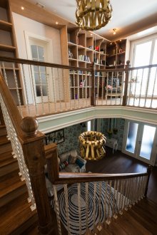 Дизайнът на стълбите и подовете на вилата