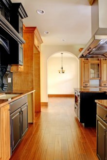 Проектиращ коридор с арка в стила модерн