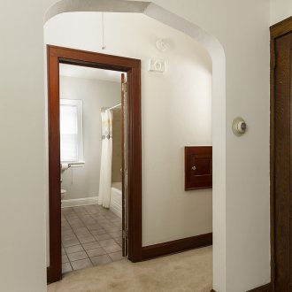 Дизайн на коридора с необичайна арка