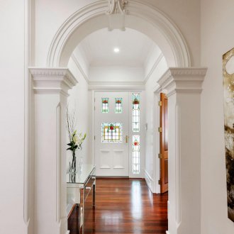 Дизайн на тапицерия на арка на коридора