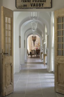 Проектиращ коридор с арчен произход