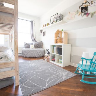 Kindergarten für drei gestreift