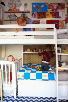 Kinderzimmer für drei Kinder unterschiedlichen Alters