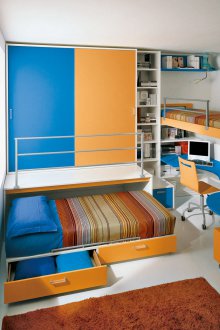 Kinderzimmer für drei mit einem Ausziehbett