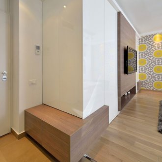 Лъскава тапицерия на коридора