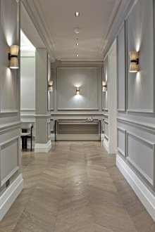 Обшит сив коридор