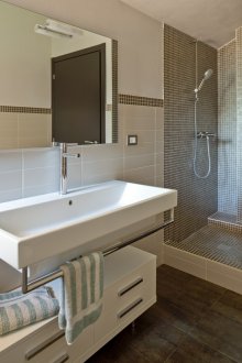 Малка баня с душ