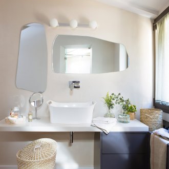 Малка баня с прозорец