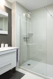 Малка самостоятелна баня