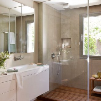 Малка баня с дървен под