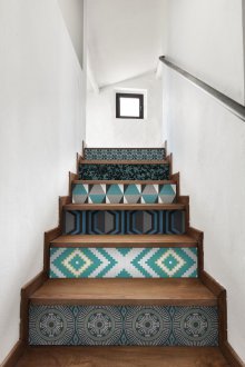 Дизайн на коридор със стълбище с декор