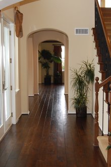 Дизайн на коридор в колониален стил