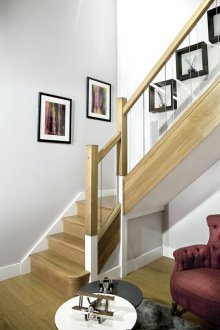 Дизайн на коридор със стълбища за маршируване