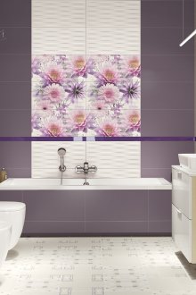 인테리어에 라일락 액센트가있는 욕실