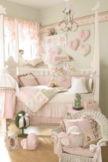 Декорна детска количка в пастелни цветове