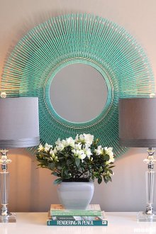 Декорация с рамка за огледало от мъниста