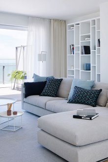 Бюджетен ремонт в студио апартамент светъл