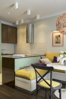 Dapur 9 meter persegi dengan sofa