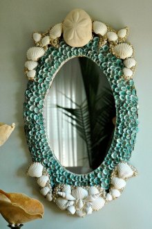 Овално огледало с декор от черупки