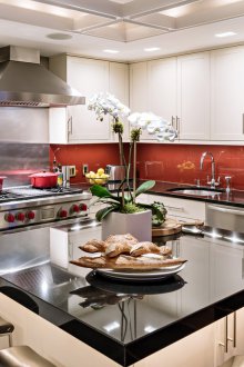 Dapur 9 meter persegi dengan perabot kabinet