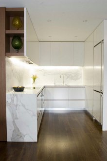 Dapur 9 m persegi dengan marmar