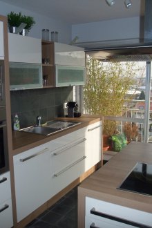 Dapur 9 meter persegi dengan tingkap panorama