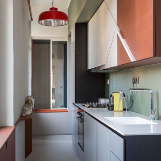 Dapur adalah 9 meter persegi sempit