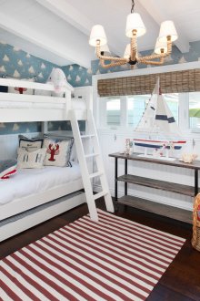 Bilik kanak-kanak gaya nautik untuk dua kanak-kanak lelaki