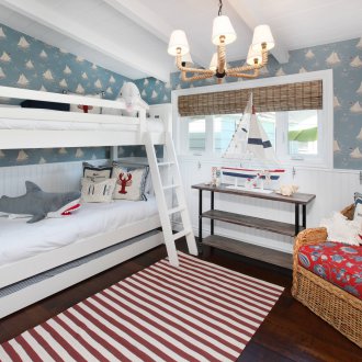 Стена слайд с декор