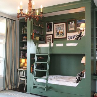 Reka bentuk bilik kanak-kanak untuk dua kanak-kanak lelaki dengan katil dicat