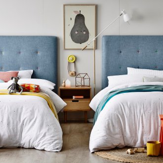 Merancang bilik kanak-kanak untuk dua kanak-kanak lelaki dengan katil