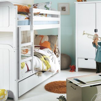 Reka bentuk bilik kanak-kanak untuk dua lelaki dengan perabot