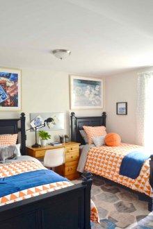 Reka bentuk bilik kanak-kanak untuk dua kanak-kanak lelaki dalam oren