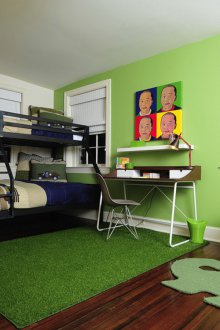 Reka bentuk bilik kanak-kanak untuk dua kanak-kanak lelaki dengan meja