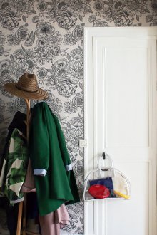 Дизайн на тапети за студио апартамент в черно и бяло