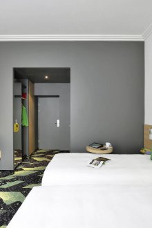 Nursery untuk dua kanak-kanak dalam reka bentuk odnushka