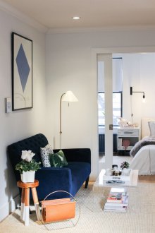 Nursery untuk dua kanak-kanak di odnushka dengan pintu