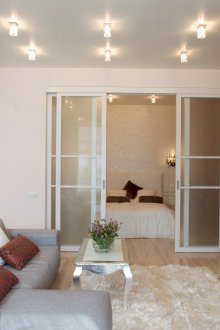 Reka bentuk odnushki dengan tapak semaian dan bilik tidur