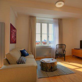 Bilik tidur di pangsapuri satu bilik dalam reka bentuk yang ringkas