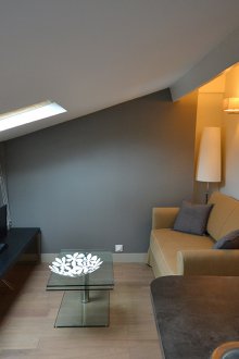 Bilik tidur di pangsapuri studio di loteng