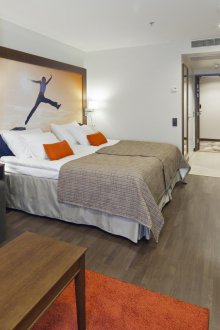 Bilik tidur di pangsapuri studio adalah oren