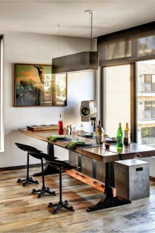 Маса за таванско помещение от масивно дърво