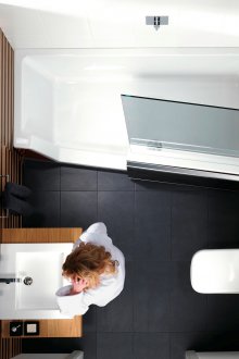 Дизайнерски идеи за малка баня с асиметрична вана