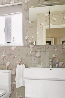 Дизайнерски идеи за малка баня с тапет