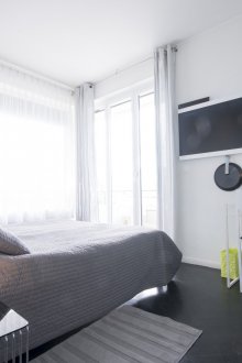 Bilik tidur kecil dengan balkoni