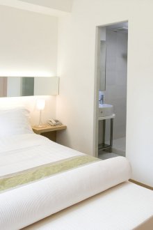 Bilik tidur putih kecil