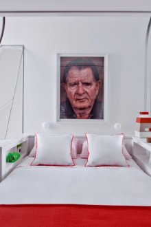 Bilik tidur kecil merah