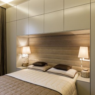 Bilik tidur kecil dengan katil khusus