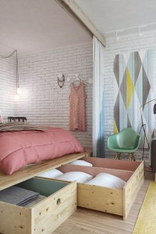 Bilik tidur kecil dengan podium